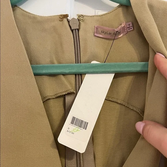 Chic Tan Sleeveless Mini Dress NWT - Picture 2 of 3